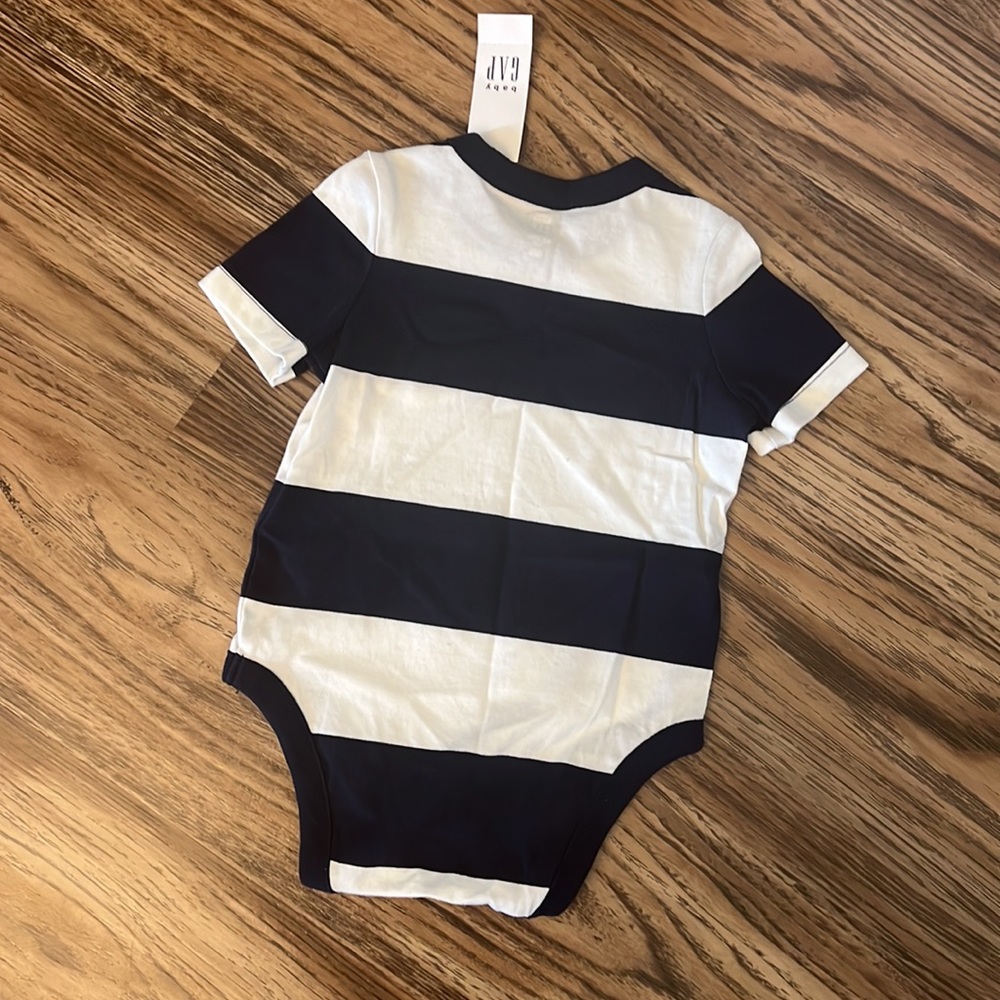 NEW! GAP Baby onesie 3-6 months - Picture 2 of 6
